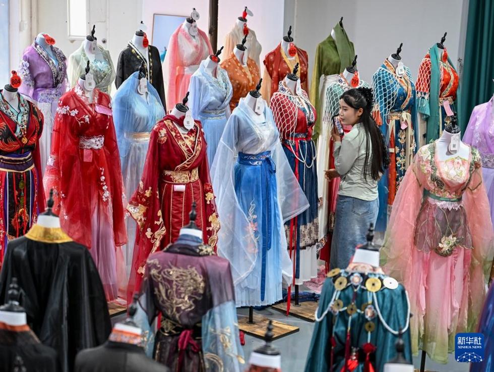 小さな町が築き上げた100億元規模の漢服産業