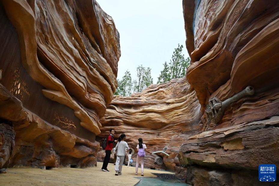 「水との共生」をテーマにしたテーマパーク「東方伊甸園」が開園 山東省青島