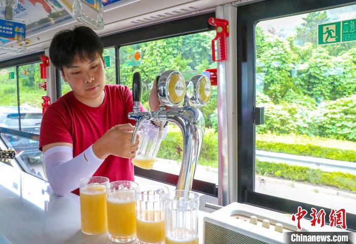 青島に「ほろ酔いバス」登場、文化観光消費の新シーンを開拓 山東省