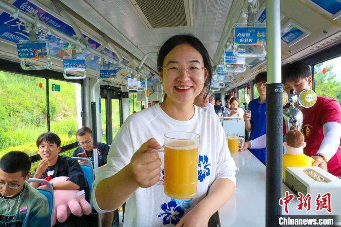 青島に「ほろ酔いバス」登場、文化観光消費の新シーンを開拓 山東省