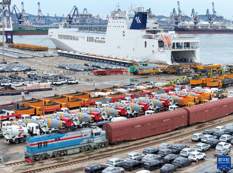 自動車輸出で活況呈する煙台港 山東省煙台