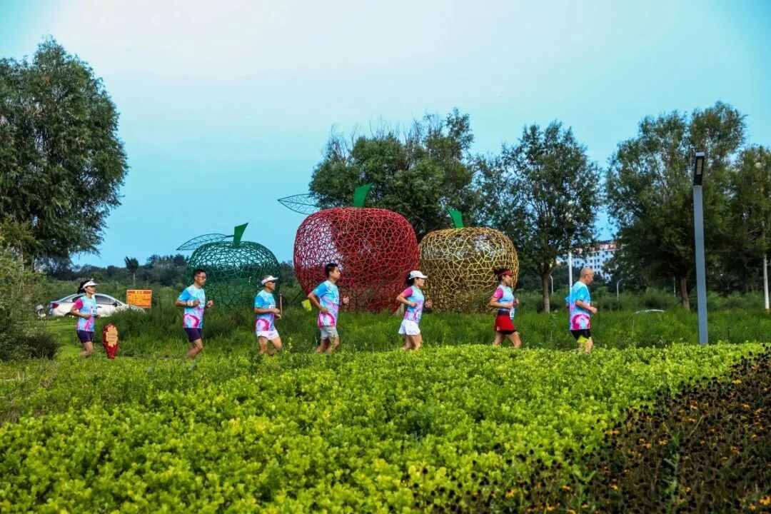 2025 치샤 사과의 도시 호반 달리기 시범 경기, 옌타이 치샤서 개최_fororder_图片 2