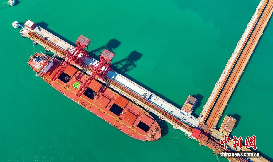 中国初の40万トン級ばら積み貨物デジタル・スマート埠頭誕生 山東省青島